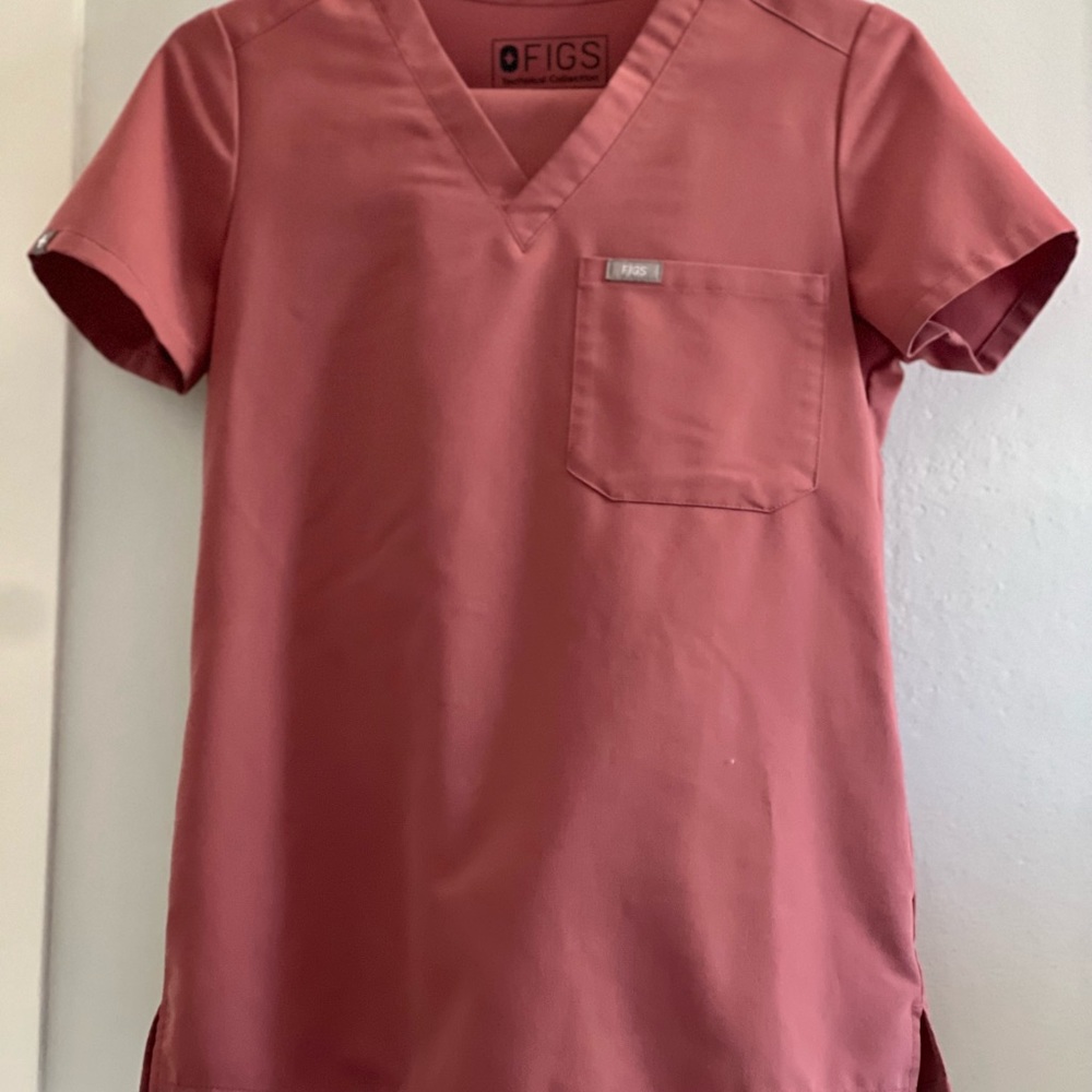 Figs scrub top. Limited edition color: mauve